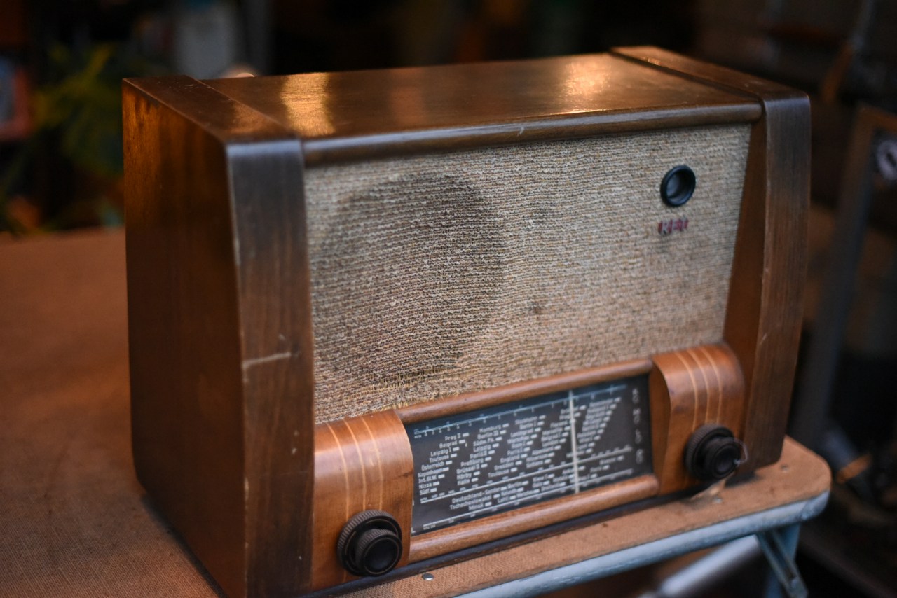 001092 ドイツ　RFT ヴィンテージ　ラジオ