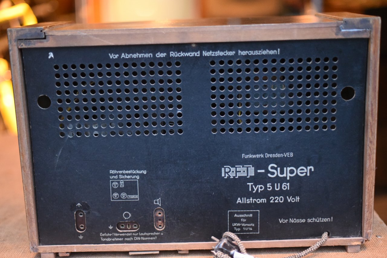 001092 ドイツ　RFT ヴィンテージ　ラジオ