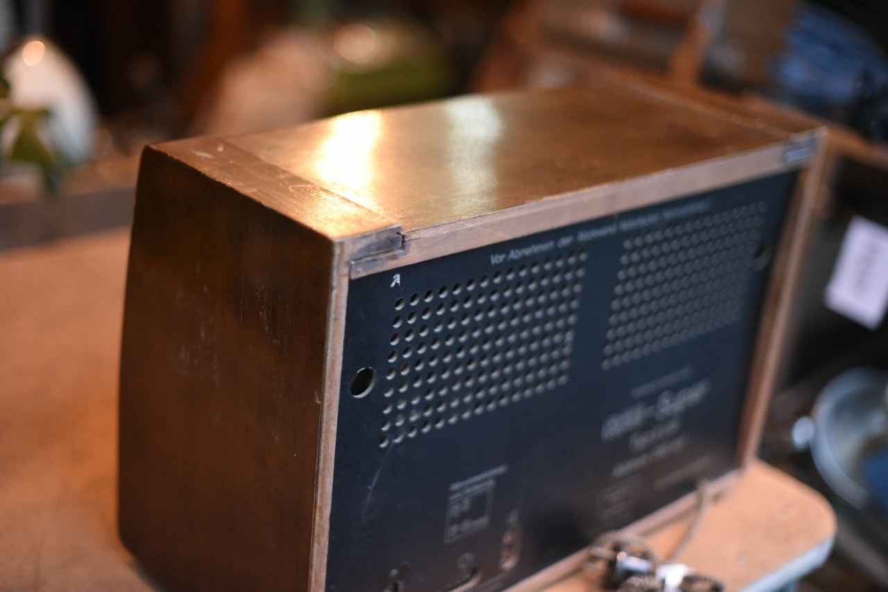 001092 ドイツ　RFT ヴィンテージ　ラジオ