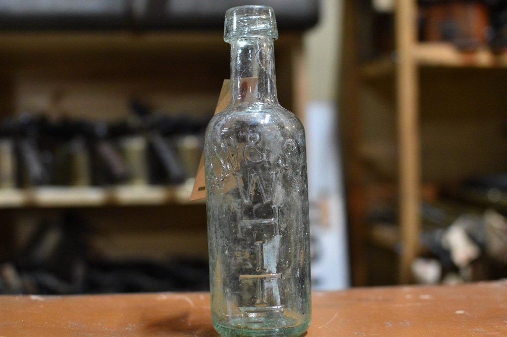 106763 ヴィンテージ　ボトル　瓶　イギリス ガラス
