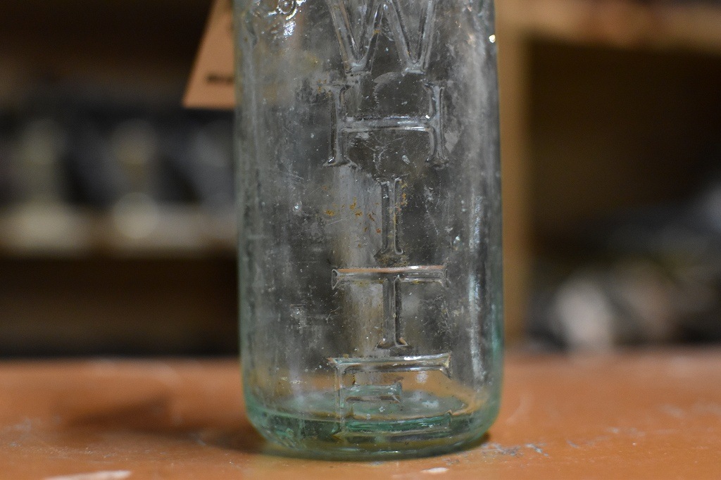 106763 ヴィンテージ　ボトル　瓶　イギリス ガラス