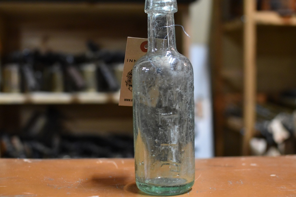 106763 ヴィンテージ　ボトル　瓶　イギリス ガラス
