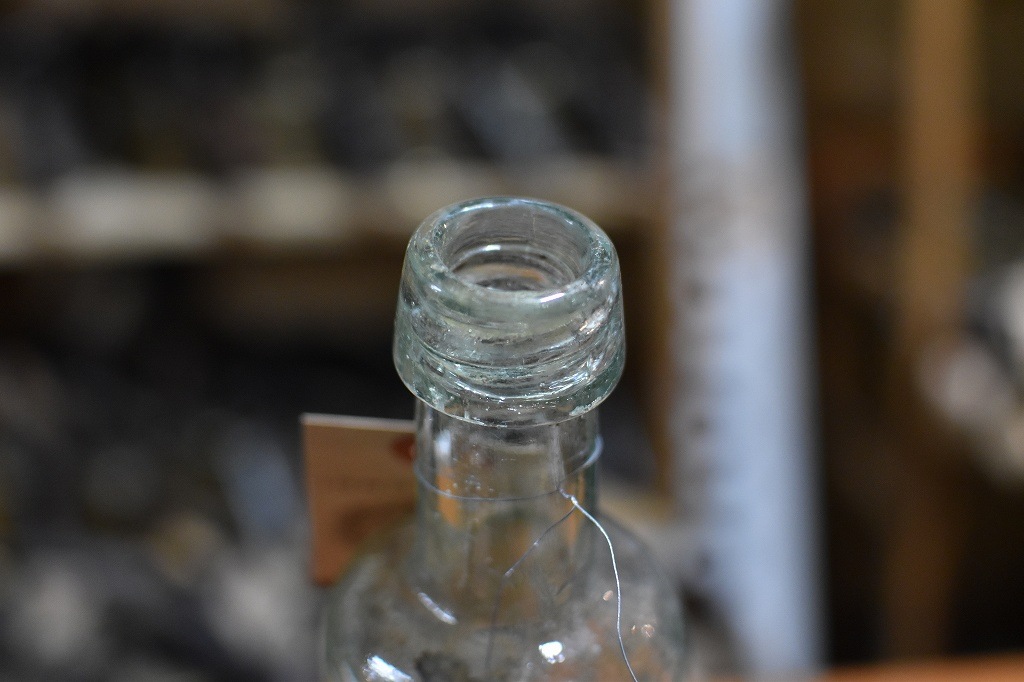 106763 ヴィンテージ　ボトル　瓶　イギリス ガラス