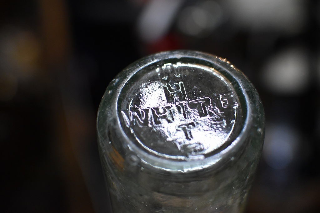 106763 ヴィンテージ　ボトル　瓶　イギリス ガラス