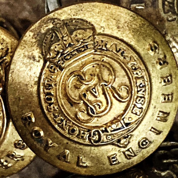 105954 英国　ROYAL ENGINEERS　工兵隊　6個セット　ボタン　真鍮製紋章