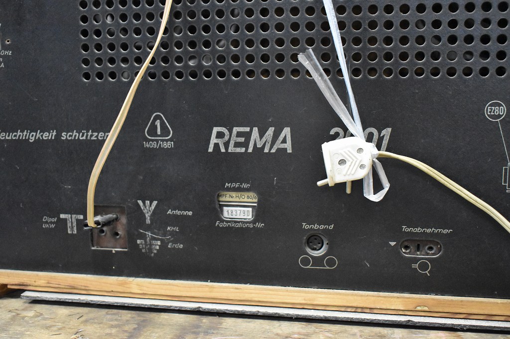 002224 ヴィンテージ「REMA 2001」　ラジオ　ドイツ製 MADE IN GERMANY