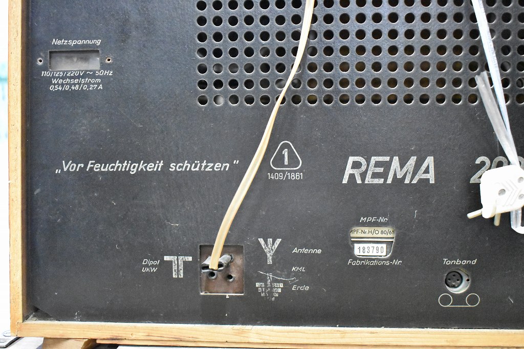 002224 ヴィンテージ「REMA 2001」　ラジオ　ドイツ製 MADE IN GERMANY