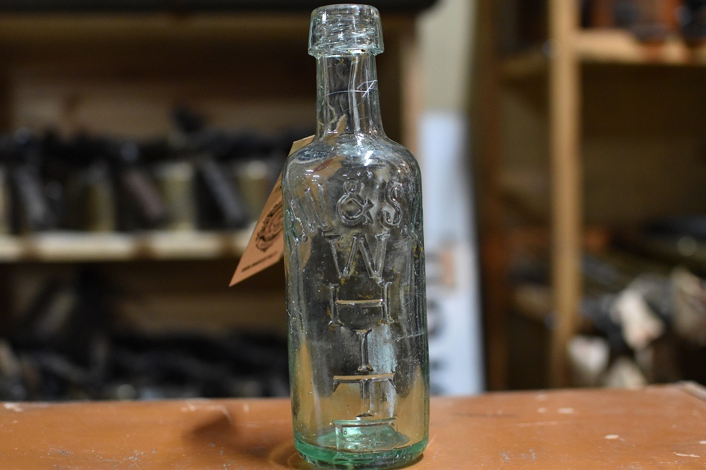 106765 ヴィンテージ　ボトル　瓶　イギリス ガラス
