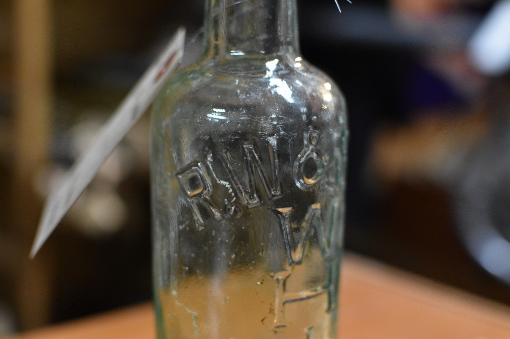 106765 ヴィンテージ　ボトル　瓶　イギリス ガラス
