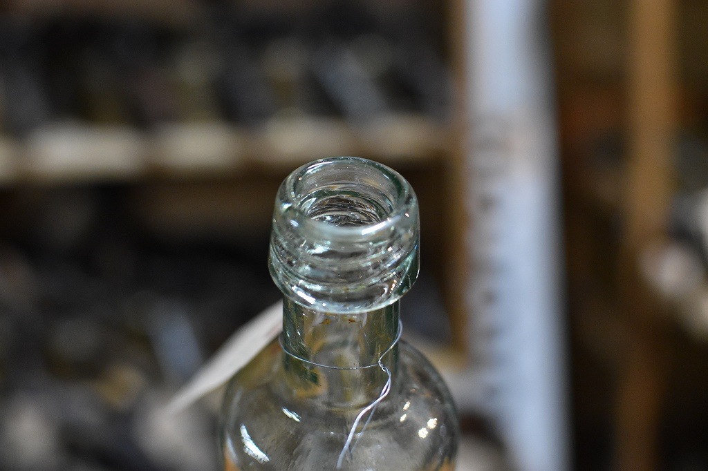 106765 ヴィンテージ　ボトル　瓶　イギリス ガラス