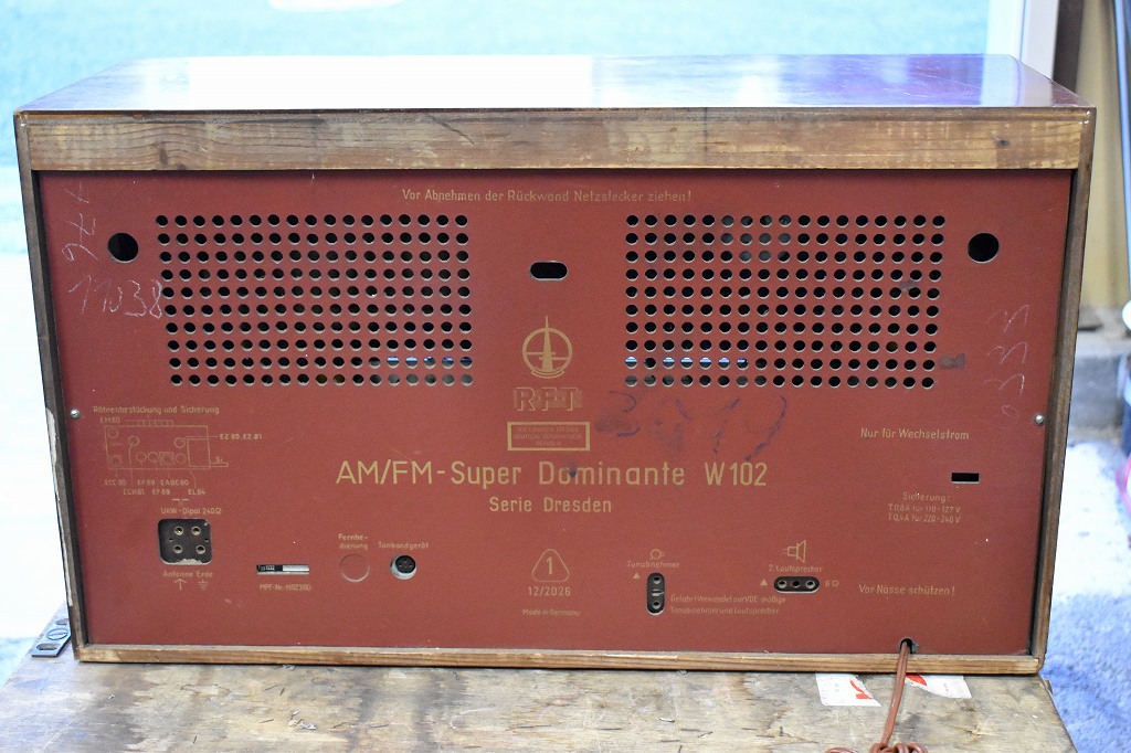 002209 ヴィンテージ「R・F・T　AM/FM-Super Dominante W102」　ラジオ　ドイツ製 MADE IN GERMANY