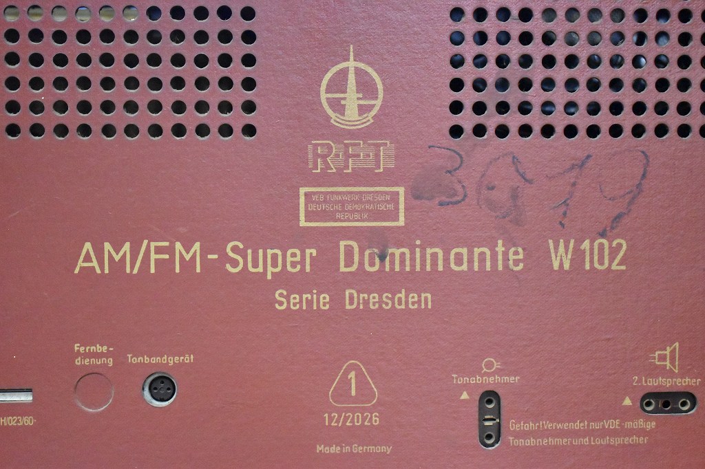 002209 ヴィンテージ「R・F・T　AM/FM-Super Dominante W102」　ラジオ　ドイツ製 MADE IN GERMANY
