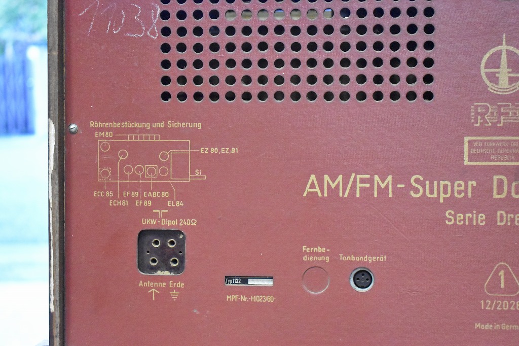 002209 ヴィンテージ「R・F・T　AM/FM-Super Dominante W102」　ラジオ　ドイツ製 MADE IN GERMANY