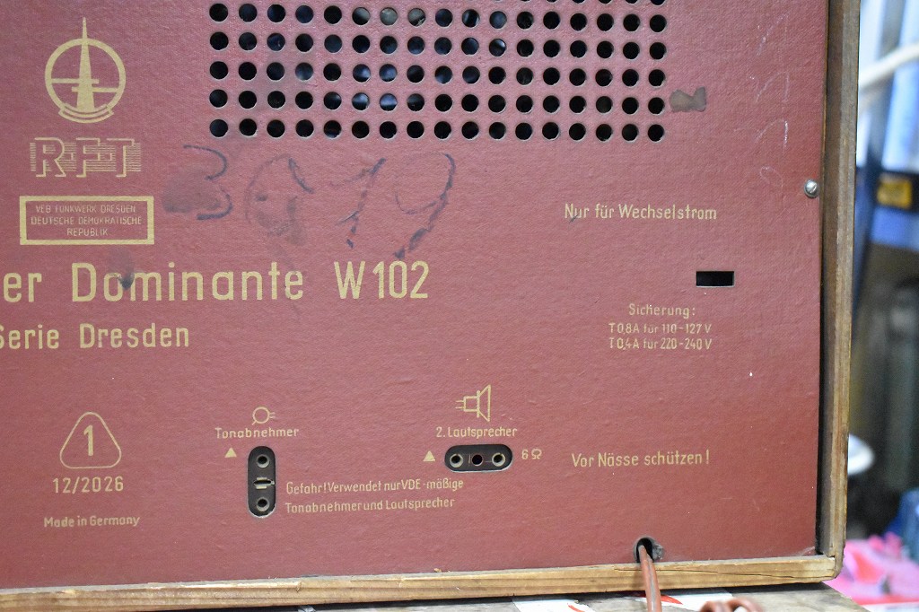 002209 ヴィンテージ「R・F・T　AM/FM-Super Dominante W102」　ラジオ　ドイツ製 MADE IN GERMANY