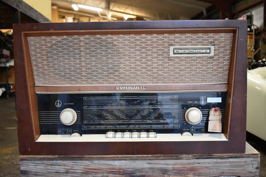 002209 ヴィンテージ「R・F・T　AM/FM-Super Dominante W102」　ラジオ　ドイツ製 MADE IN GERMANY