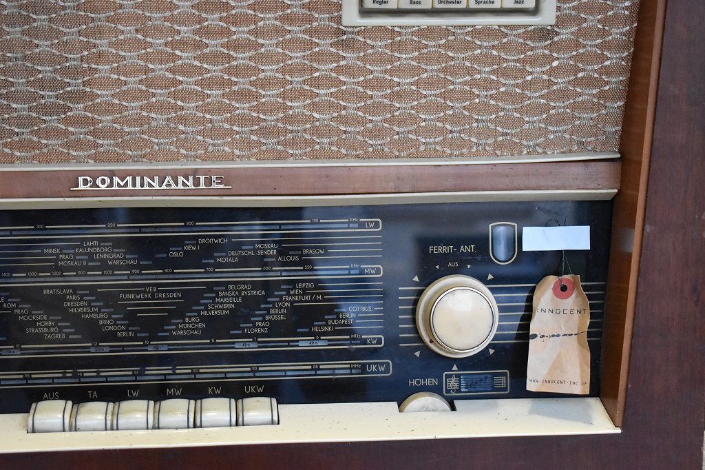 002209 ヴィンテージ「R・F・T　AM/FM-Super Dominante W102」　ラジオ　ドイツ製 MADE IN GERMANY