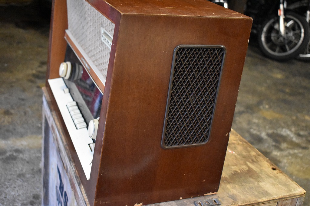 002209 ヴィンテージ「R・F・T　AM/FM-Super Dominante W102」　ラジオ　ドイツ製 MADE IN GERMANY