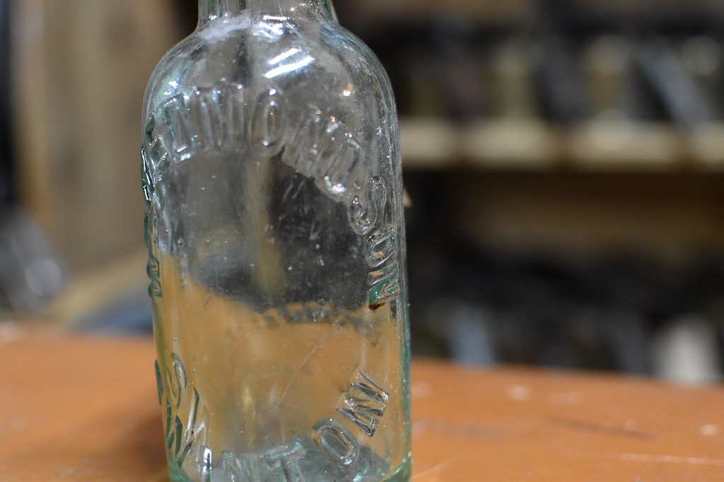 106787 ヴィンテージ　ボトル　瓶　イギリス ガラス