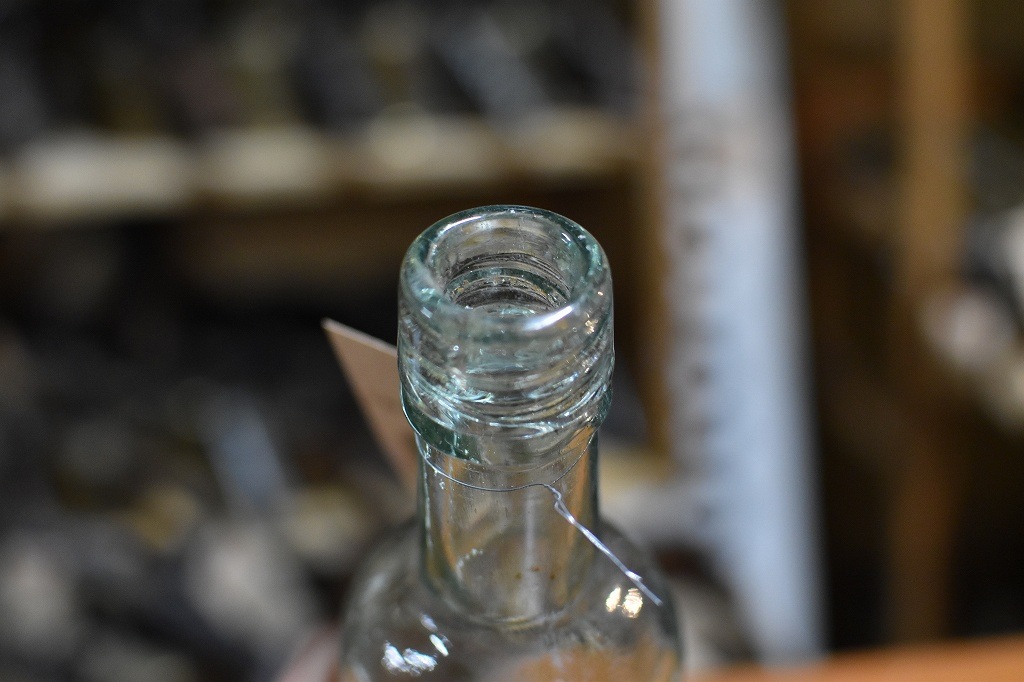 106787 ヴィンテージ　ボトル　瓶　イギリス ガラス