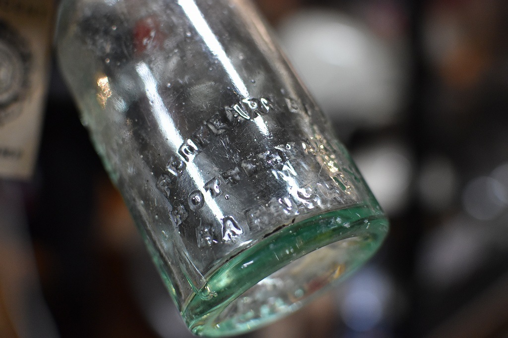 106787 ヴィンテージ　ボトル　瓶　イギリス ガラス