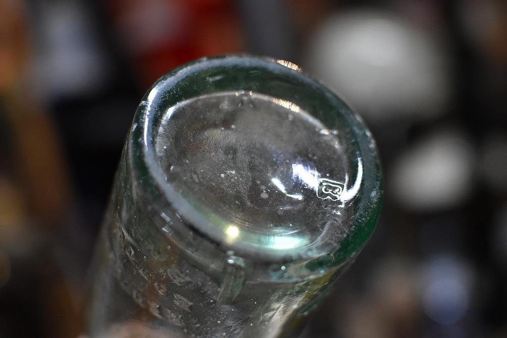 106787 ヴィンテージ　ボトル　瓶　イギリス ガラス