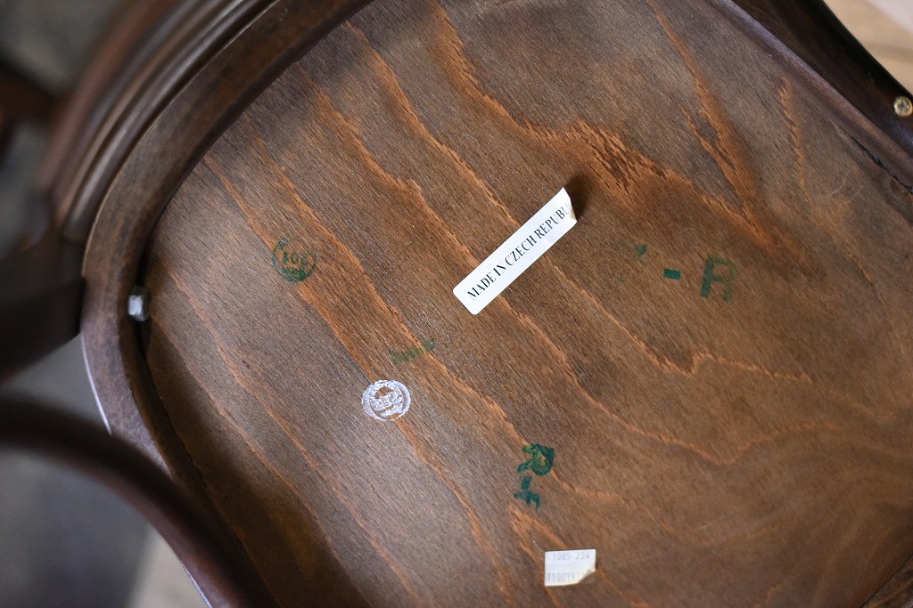 104856 USED TON CHAIR　中古
