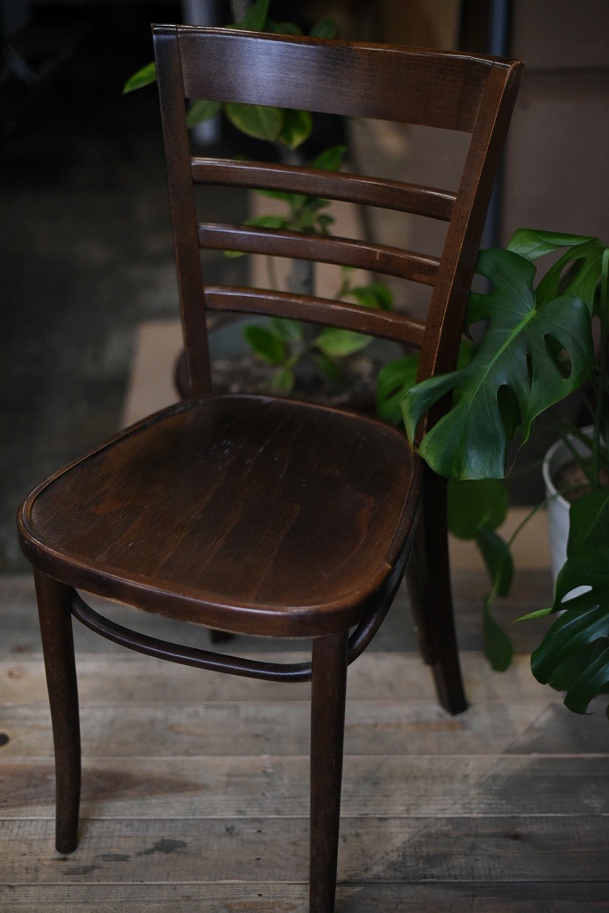 104852 USED TON CHAIR 中古 座面にヒビ割れ浮きあり