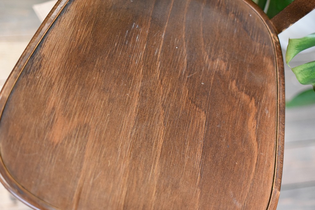 104852 USED TON CHAIR 中古 座面にヒビ割れ浮きあり