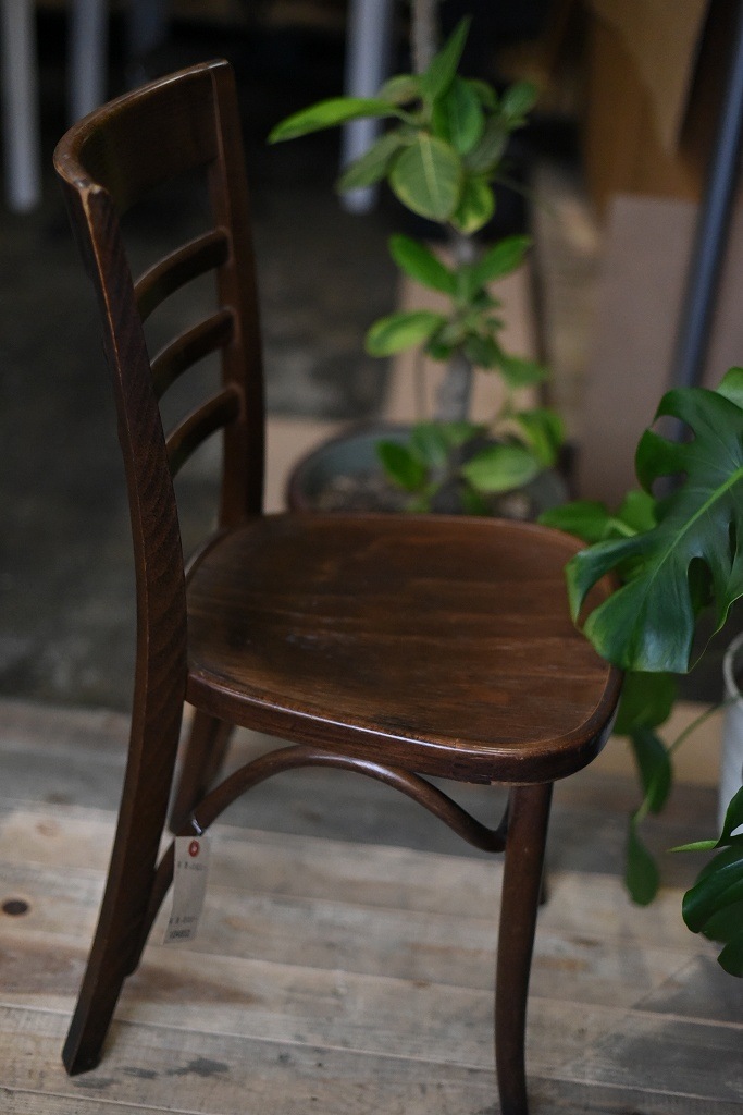 104852 USED TON CHAIR 中古 座面にヒビ割れ浮きあり