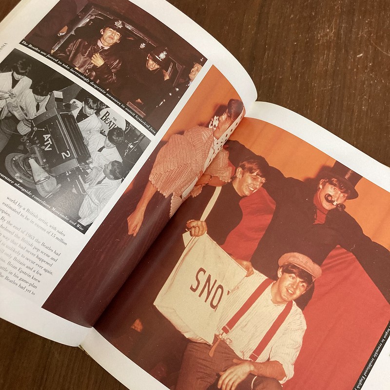 B2374 「The Beatles THE COMPLETE ILLUSTRATED STORY」 ビートルズ 英国本