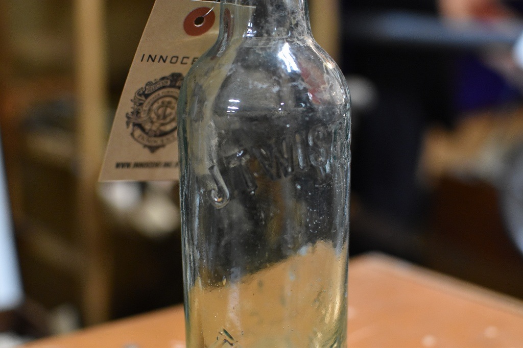 106776 ヴィンテージ　ボトル　瓶　イギリス ガラス