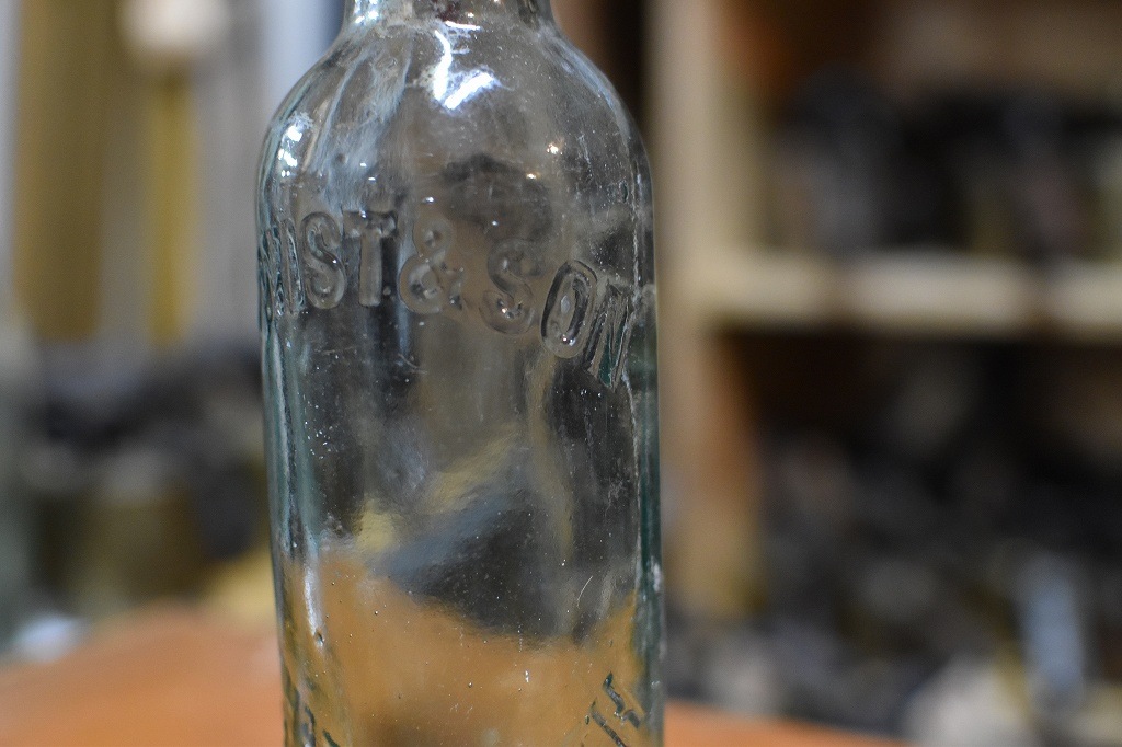 106776 ヴィンテージ　ボトル　瓶　イギリス ガラス