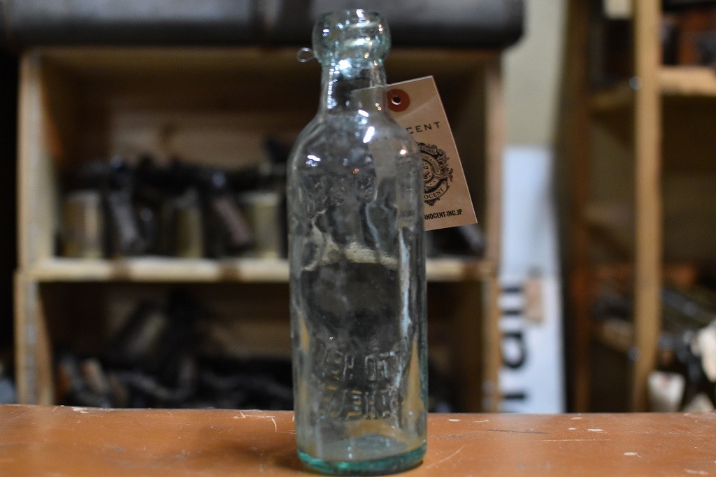 106776 ヴィンテージ　ボトル　瓶　イギリス ガラス