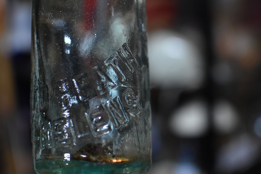 106776 ヴィンテージ　ボトル　瓶　イギリス ガラス