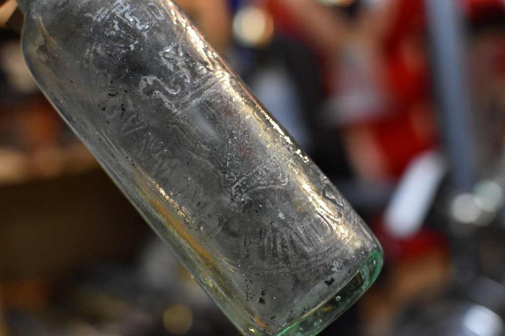 106777 ヴィンテージ　ボトル　瓶　イギリス ガラス