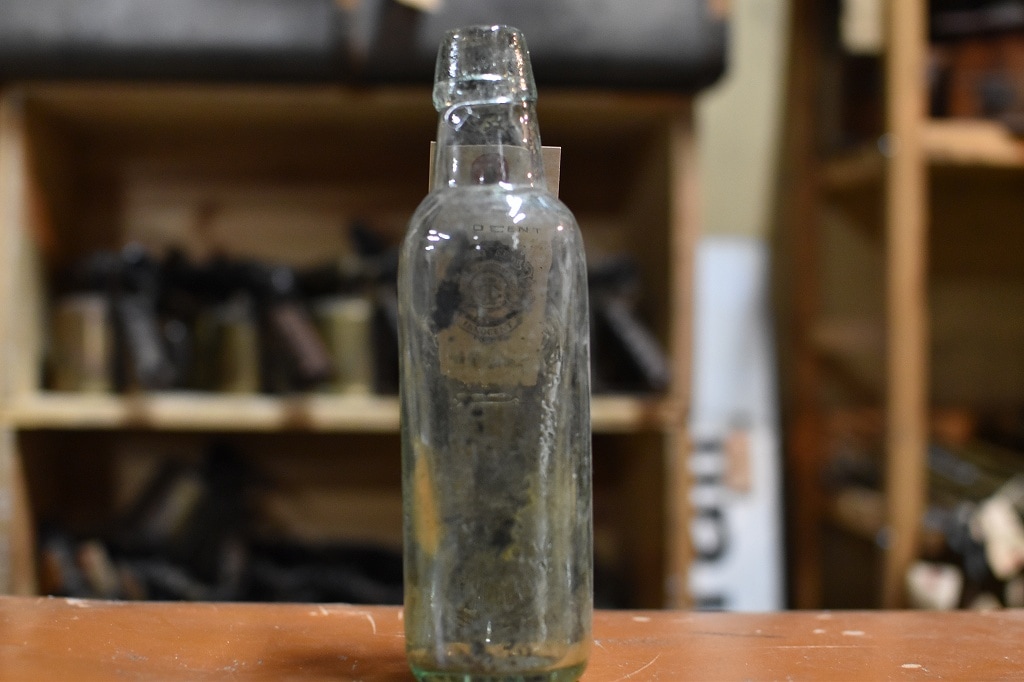 106777 ヴィンテージ　ボトル　瓶　イギリス ガラス