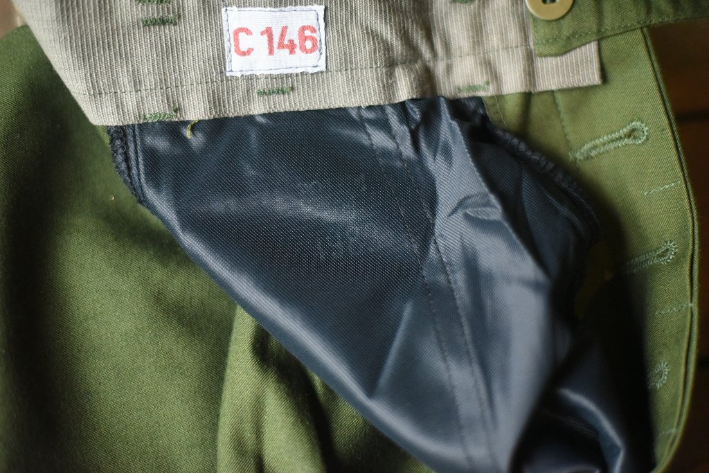 103204 ヴィンテージ　ヨーロッパミリタリー　C146 スウェーデン軍 ワークパンツ 1980年代軍実物