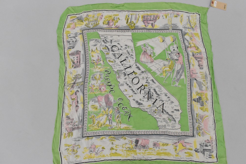 108818 ヴィンテージ 大判 スーベニア スカーフ  シルク100% Souvenir scarf