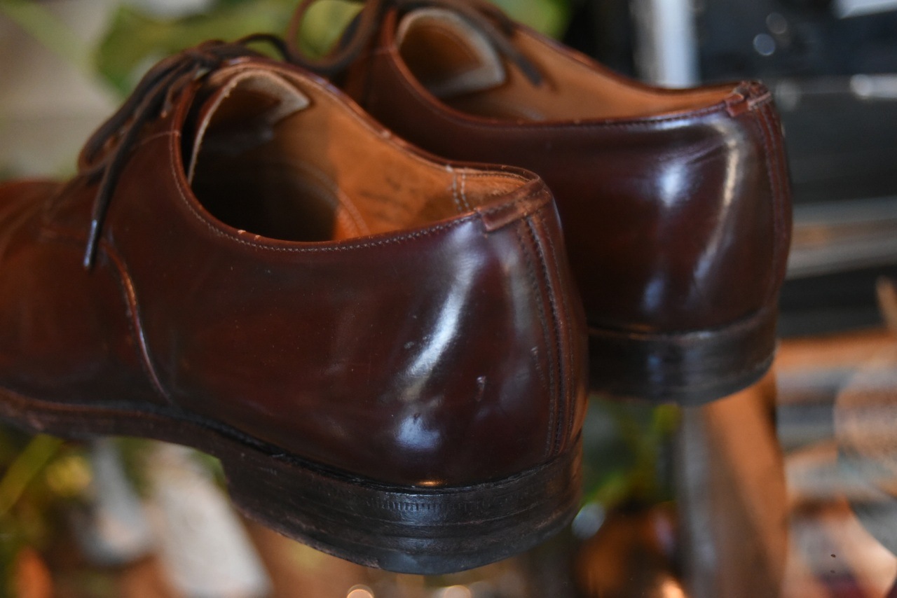 102576 英国 レザーシューズ　 ブランド「チャーチ　Church’s」　