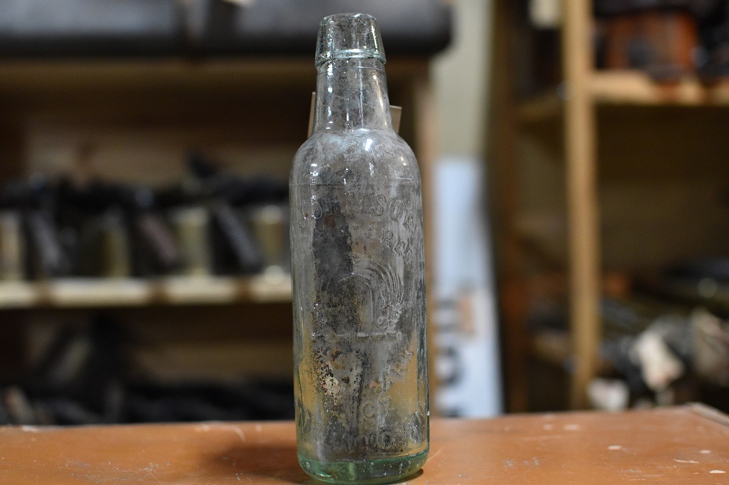 106779 ヴィンテージ　ボトル　瓶　イギリス ガラス