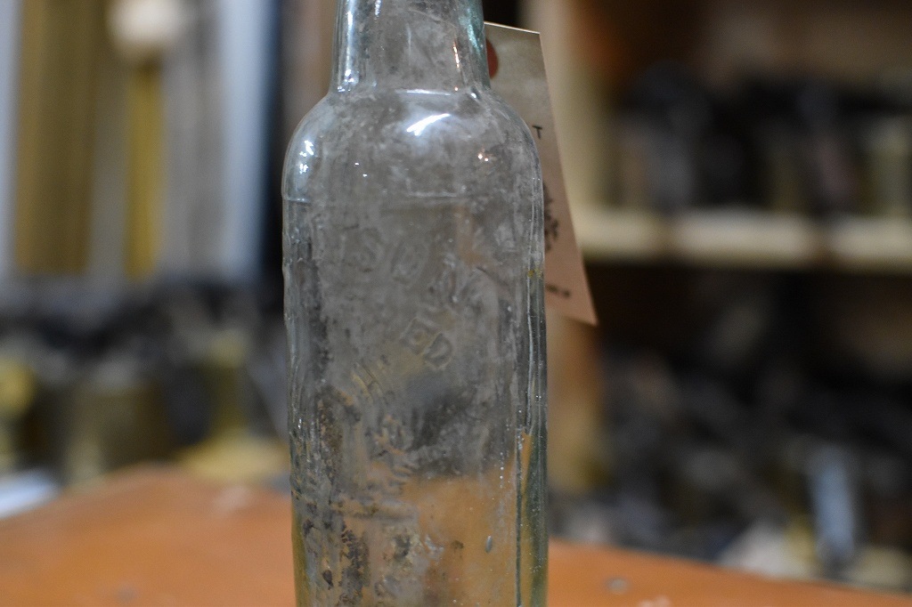 106779 ヴィンテージ　ボトル　瓶　イギリス ガラス