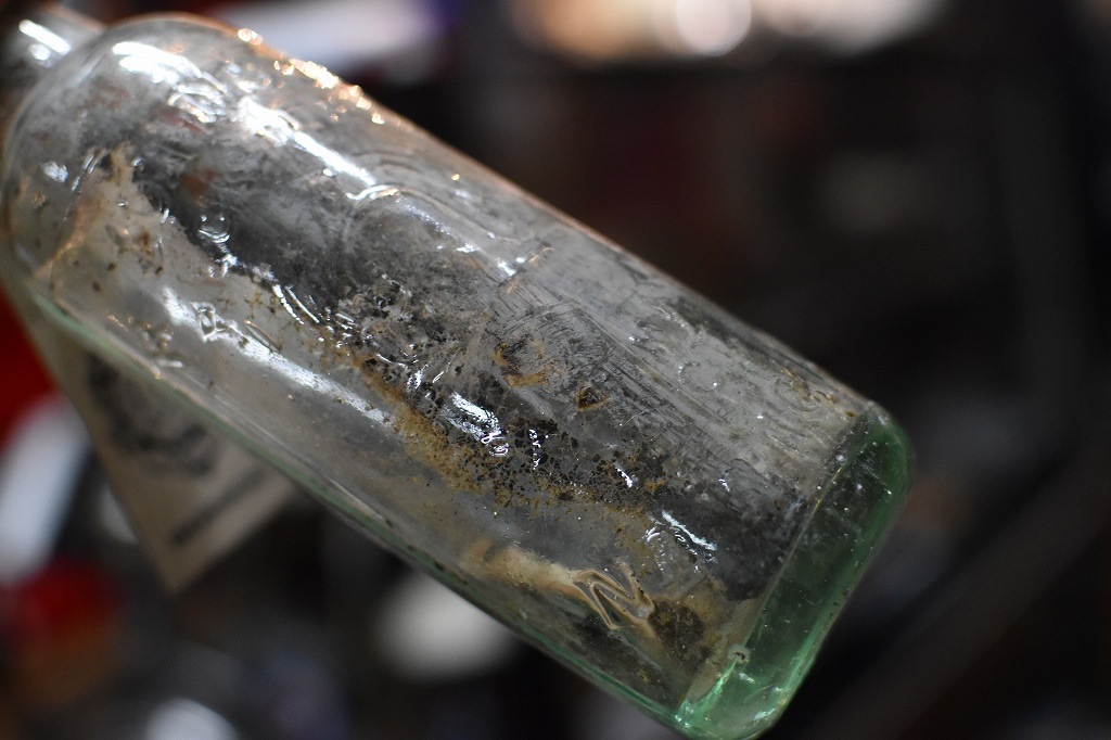 106779 ヴィンテージ　ボトル　瓶　イギリス ガラス