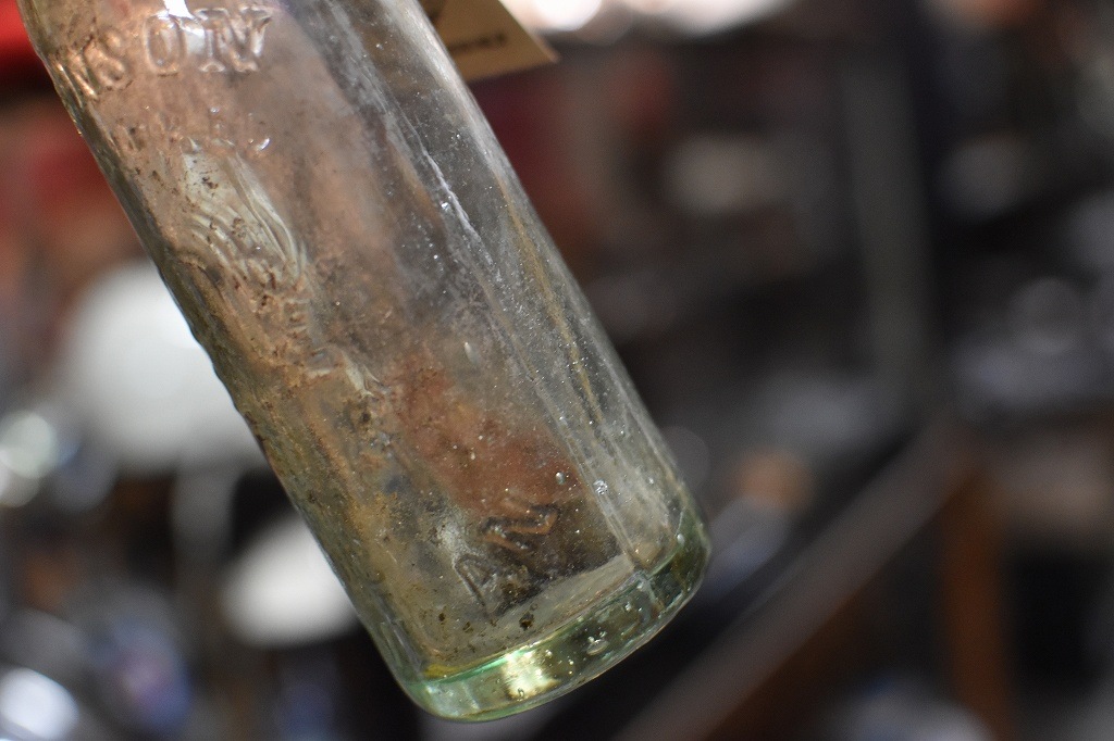 106779 ヴィンテージ　ボトル　瓶　イギリス ガラス