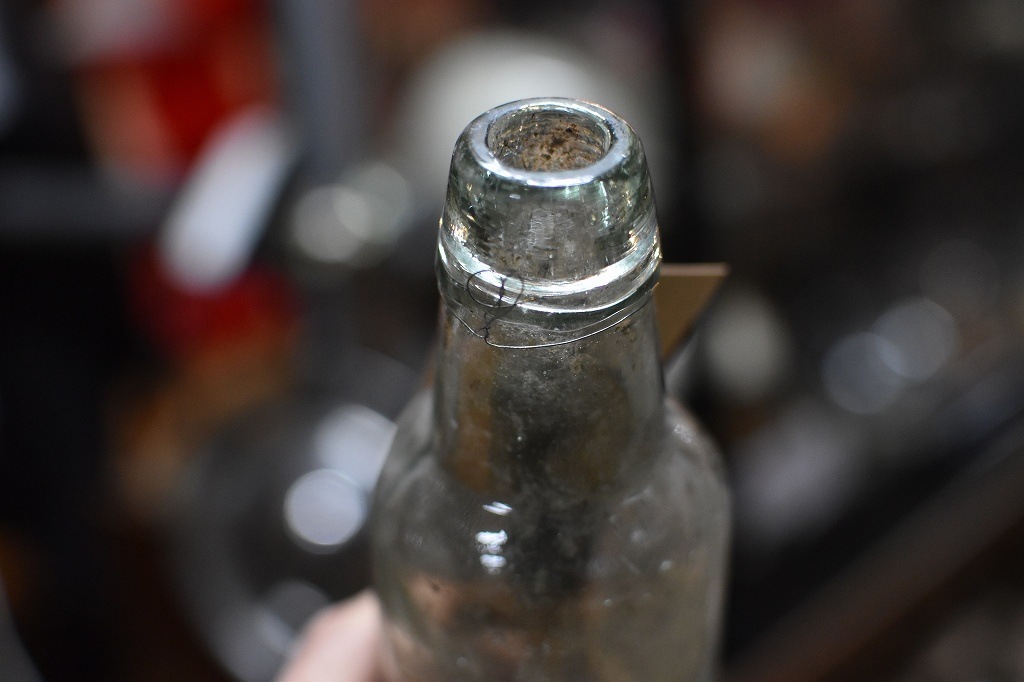 106779 ヴィンテージ　ボトル　瓶　イギリス ガラス