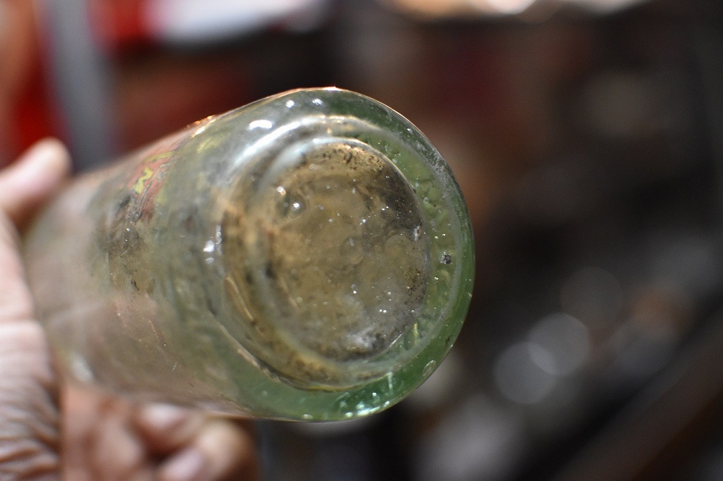 106779 ヴィンテージ　ボトル　瓶　イギリス ガラス