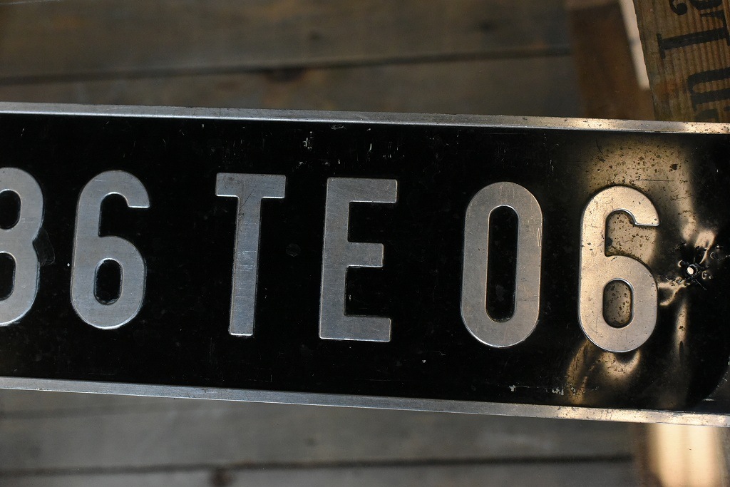 103962 UK ヴィンテージ　英国 ナンバープレート アルミ製