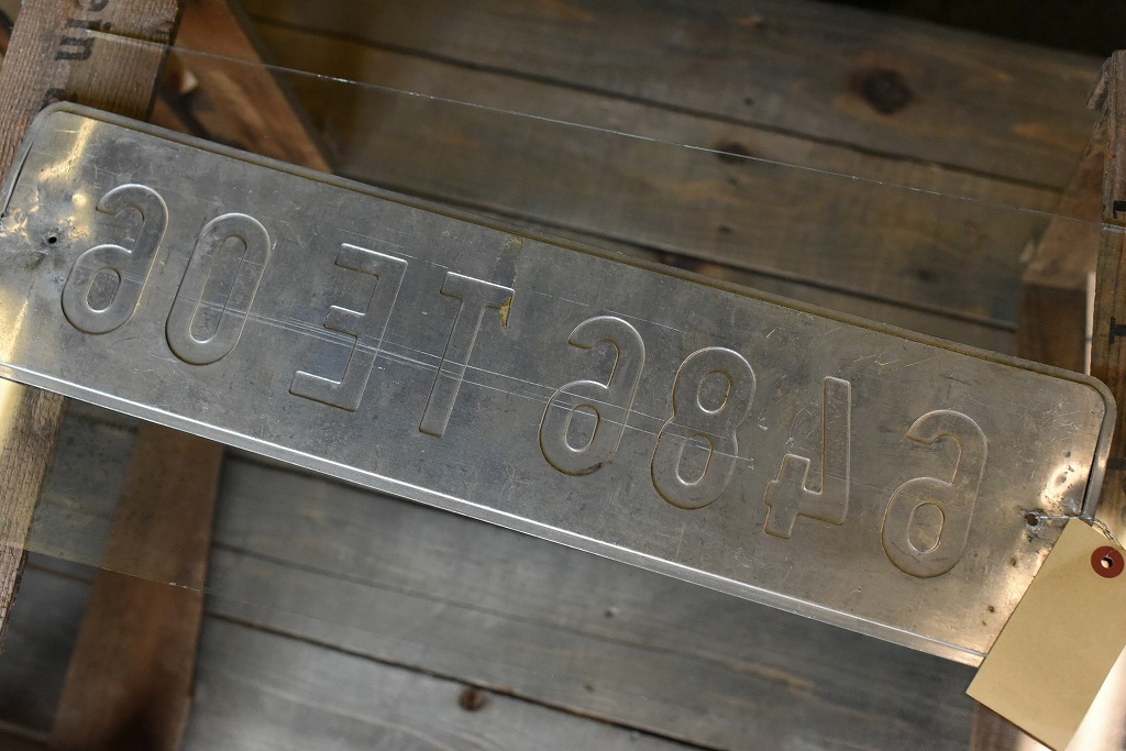 103962 UK ヴィンテージ　英国 ナンバープレート アルミ製