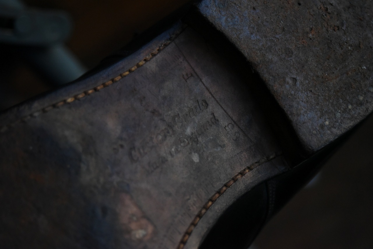 102539 英国 レザーシューズ　 ブランド「チャーチ　Church’s」　