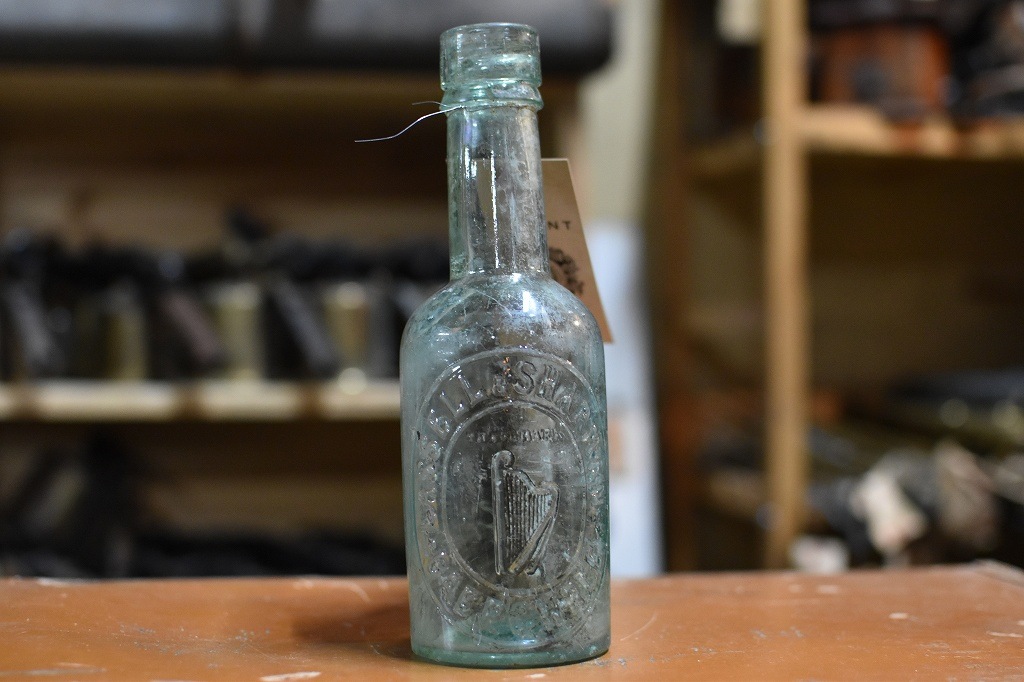 106784 ヴィンテージ　ボトル　瓶　イギリス ガラス