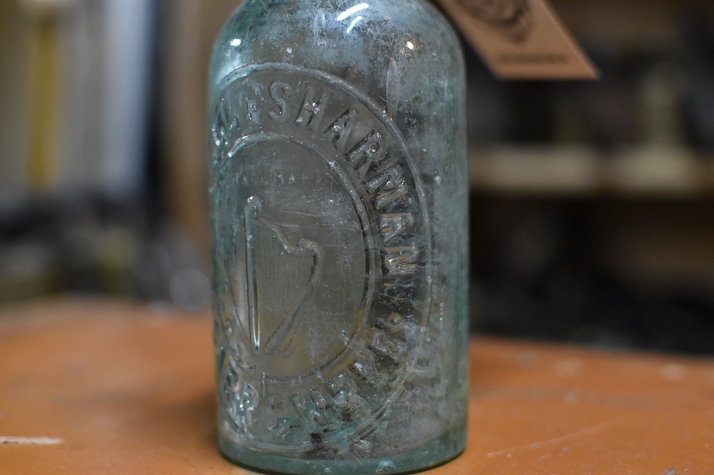 106784 ヴィンテージ　ボトル　瓶　イギリス ガラス